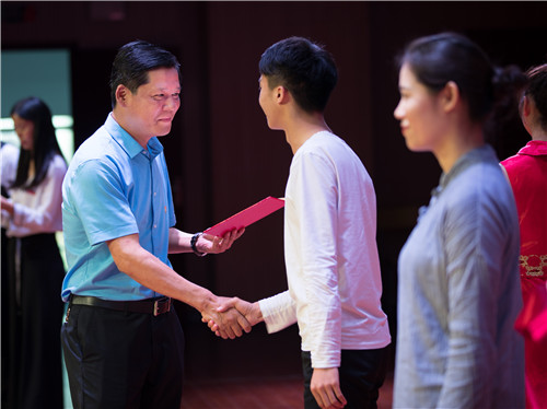 重温革命历史 传承红色基因 ——9227新葡的京集团举行“诵读红色家书 牢记时代使命”比赛