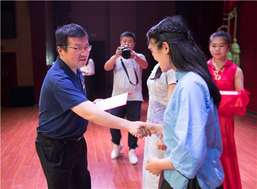 重温革命历史 传承红色基因 ——9227新葡的京集团举行“诵读红色家书 牢记时代使命”比赛